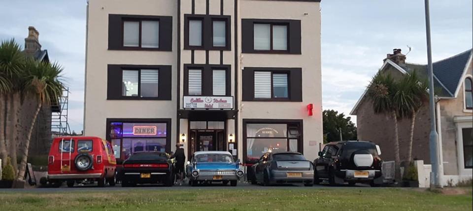 Cadillac Kustomz Guest House Rothesay Exterior photo